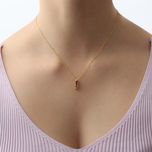 Collier familial avec pierres de naissance - Collier personnalisé - Cadeau pour elle - Cadeau d'anniversaire - Cadeau personnalisé - Cadeau pour la fête des Mères - Cadeau pour femme - Grand-mère