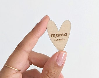 Pin's en bois Coeur Maman