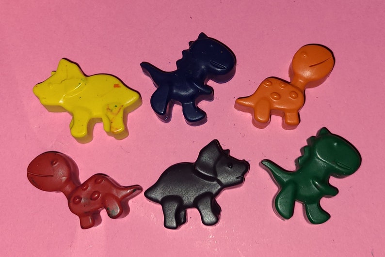 Dinosaur Rainbow Crayon Set