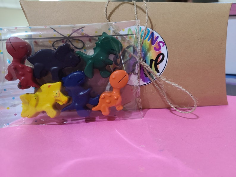 Dinosaur Rainbow Crayon Set