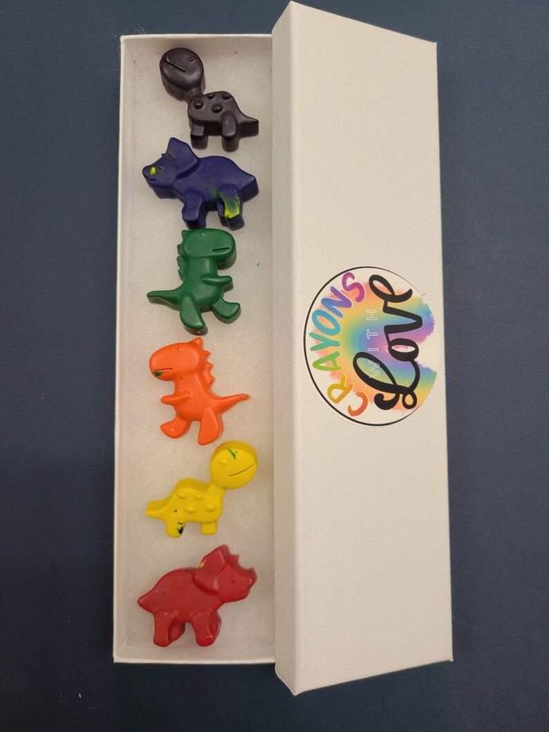 Dinosaur Rainbow Crayon Set