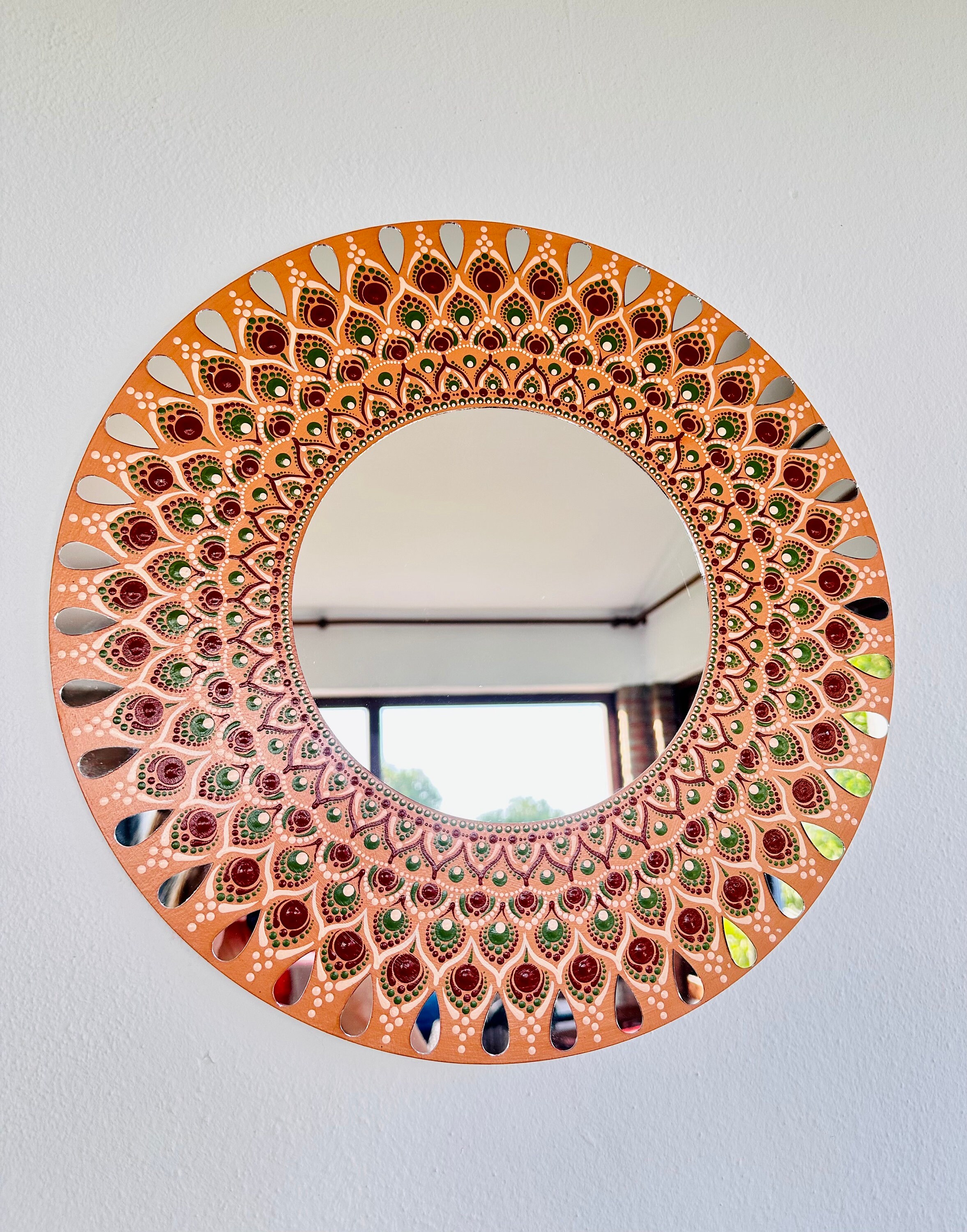 ドットマンダラミラー：手描きのボヘミアンウォールアート（40 cm