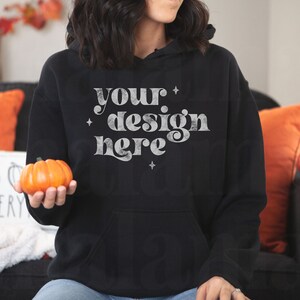 Black Gildan 18500 Mockup, Hoodie Mockup, Halloween Mockup, Schwarzer Hoodie Mockup, Fall Mockup, Modell Mockup, Niedliches Sweatshirt Mockup