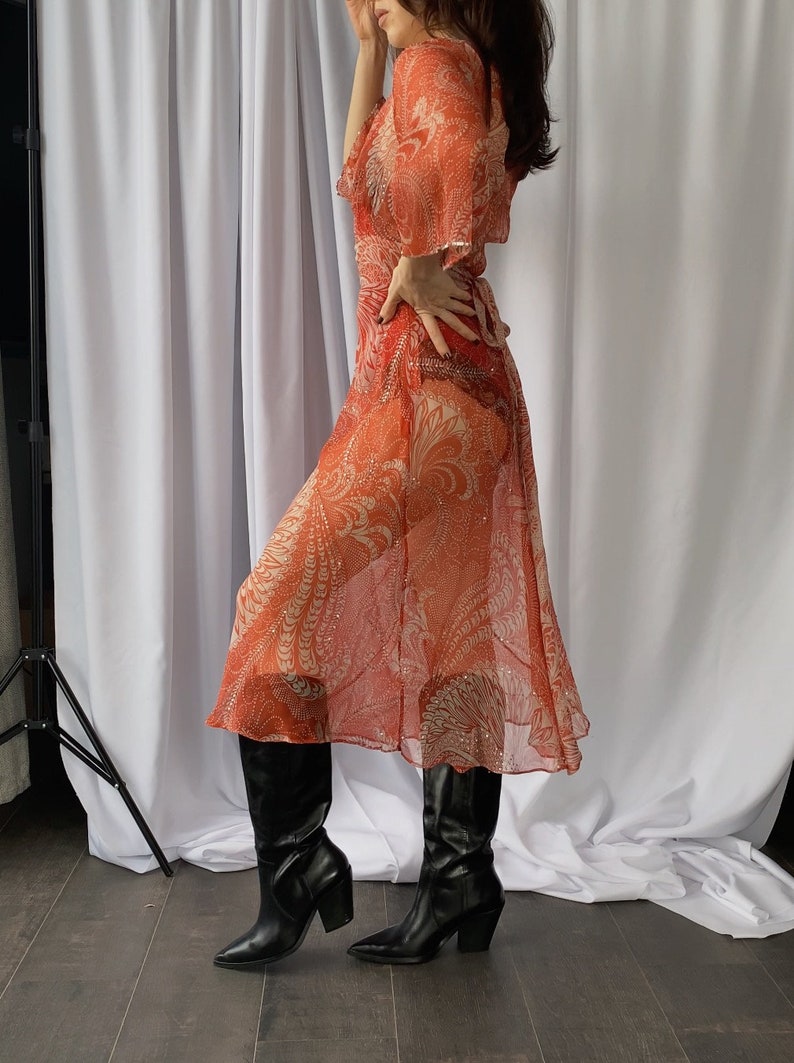 Vintage 1990s XS/S PURE SILK gasa con cuentas paisley estampado midi vestido transparente, corte al bies de los 90 adornado vestido de verano de color coral brillante imagen 6