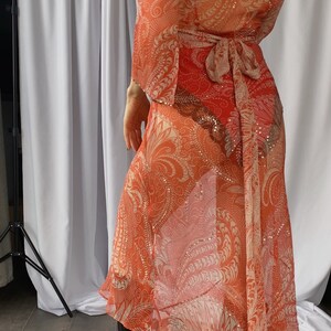 Vintage 1990s XS/S PURE SILK gasa con cuentas paisley estampado midi vestido transparente, corte al bies de los 90 adornado vestido de verano de color coral brillante imagen 5