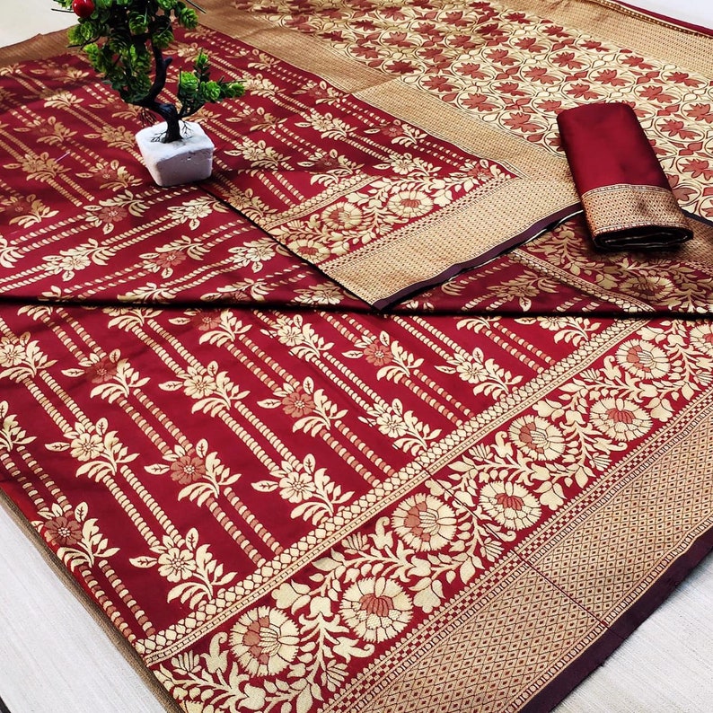 Banarasi Handloom Weaving Silk Saree With Rich Elegant Zari Wooven Rich Kanchipuram Wooven Border for women