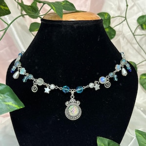 Naszyjnik z koralikami w kształcie syreny / smoka w kolorze niebieskim, wodny wróżkowy, fantazyjny, zaczarowany choker