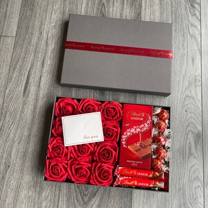 Luxury Lindor & Rose Box Gift Hatbox, Home Decor, Flower Arrangement, Floral Decoration, Flower Box, Rose Box, Valentines Day, Anniversary image 2