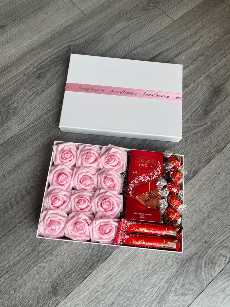 Luxury Lindor & Rose Box Gift Hatbox, Home Decor, Flower Arrangement, Floral Decoration, Flower Box, Rose Box, Valentines Day, Anniversary image 10