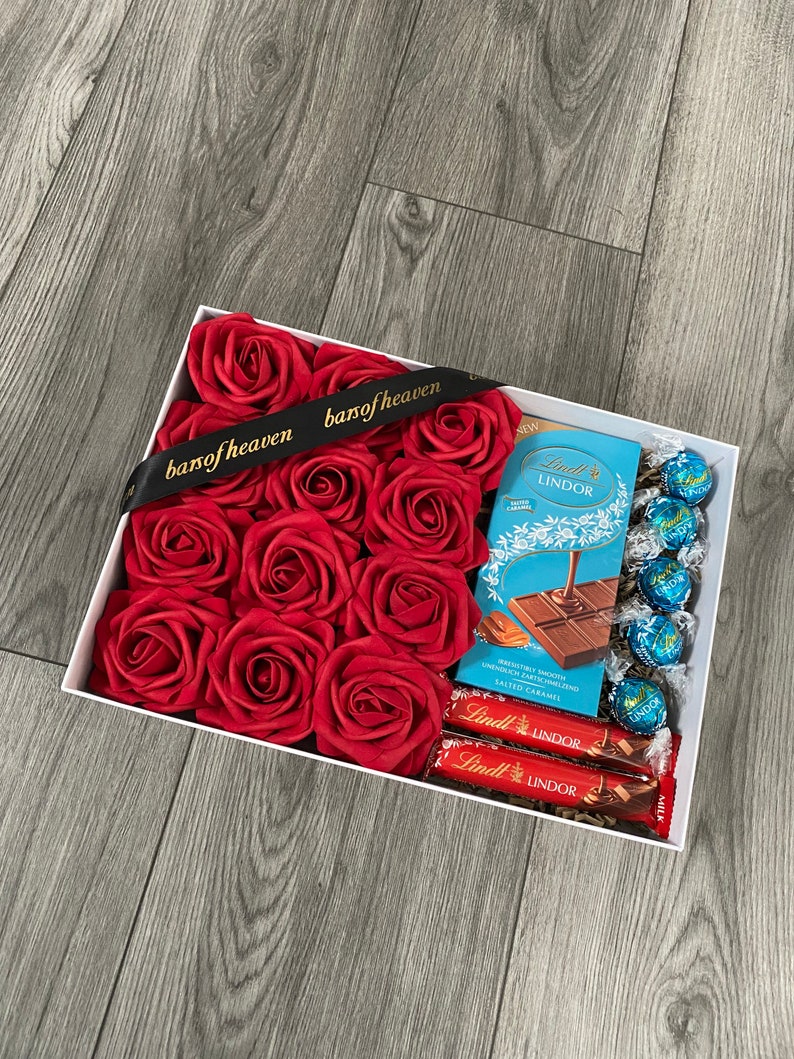 Luxury Lindor & Rose Box Gift Hatbox, Home Decor, Flower Arrangement, Floral Decoration, Flower Box, Rose Box, Valentines Day, Anniversary image 8