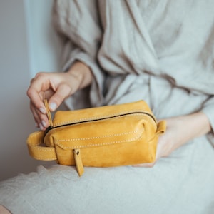 Genuine leather toiletry bag, Waterproof dopp kit, Leather dopp kit, Personalized gift bag, Leather dopp kits, Personalized gift for mom