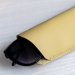 Personalized glasses case, Leather sunglasses case, Personalized leather gift, Custom eyeglasses case, Engraved soft sunglasses holder, Glasses case leather, Glasses case soft, Glasses sleeve, Glasses pouch, Sunglasses holder, Eyeglasses case