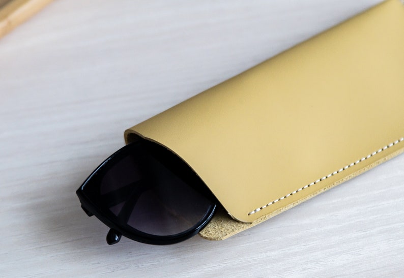 Personalized glasses case, Leather sunglasses case, Personalized leather gift, Custom eyeglasses case, Engraved soft sunglasses holder, Glasses case leather, Glasses case soft, Glasses sleeve, Glasses pouch, Sunglasses holder, Eyeglasses case