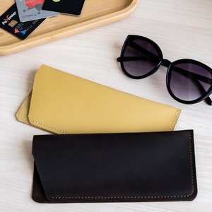 Personalized glasses case, Leather sunglasses case, Personalized leather gift, Custom eyeglasses case, Engraved soft sunglasses holder, Glasses case leather, Glasses case soft, Glasses sleeve, Glasses pouch, Sunglasses holder, Eyeglasses case