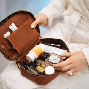 Personalized toiletry bag, Monogrammed groomsmen gift, Genuine leather dopp kit, Personalized shaving kit, Men&#39;s travel case, Christmas gift