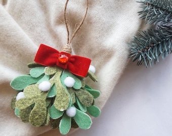 Felt Mistletoe, Christmas Mistletoe with Bow, Christmas Decor, Holiday Gift Idea, Mistletoe Bunches, Farmhouse Christmas Decorations