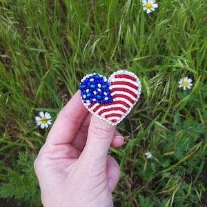 White Red Blue Patriotic Heart Brooch 4th of July, USA Independence Day Flag Pin, Beaded American Flag brooch, Unique Gift 4th of July
