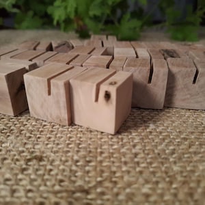 20 porte-numéros de table en noyer, 2,5 x 2,5 cm x 2,5 cm, porte-cartes de marque, porte-cartes de visite, porte-cartes de mariage, décoration de table de mariage, porte-menus en bois