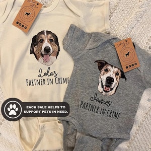 CUSTOM Haustier Porträt Baby Body |  HUNDE Body, Babyparty, Schwangerschaftsankündigung, Baby und Hund, neues Geschwister, personalisierte Baby-Geschenke