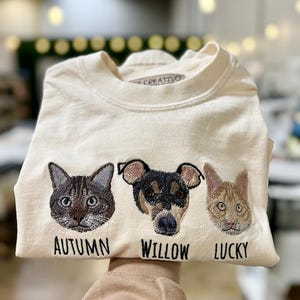 T-shirt brodé personnalisé pour animal de compagnie Comfort Colors®, cadeaux pour animaux de compagnie, chemise portrait de chien personnalisé, cadeau pour maman de chien, broderie chien, cadeau pour amoureux des chiens