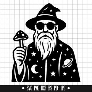 Könnte beinhalten: Schwarz-weiß-Illustration eines Zauberers mit einem spitzen Hut, Sonnenbrille und einem Gewand mit Sternen und einem Planeten. Er hält einen Pilz in seiner rechten Hand.