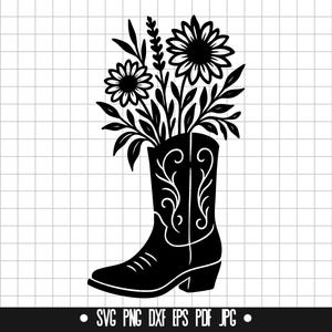 Könnte beinhalten: Schwarz-Weiß-Illustration eines Cowboy-Stiefels, gefüllt mit Blumen und Blättern. Der Stiefel hat dekorative Schnörkel. Die Blumen umfassen Gänseblümchen und andere florale Elemente. Der untere Teil des Bildes enthält den Text: SVG PNG DXF EPS PDF JPG.