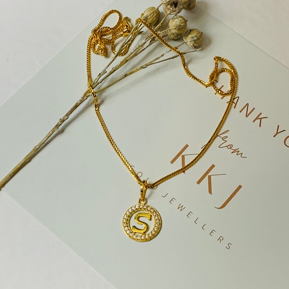 22 Carat Gold Chain and 18 Carat Gold 