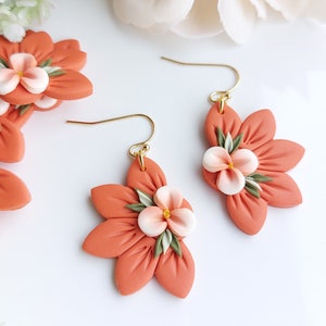 Pendientes boho naranja Pendientes de flores Arcilla polimérica Hecho en Irlanda imagen 2