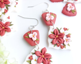 Pendientes de flores- Pendientes de flores rojas y rosas- Pendientes de arcilla polimérica- Hechos a mano en Irlanda.