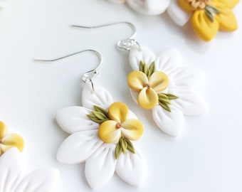 Pendientes de flores de margarita- Pendientes de flores de arcilla polimérica- Florales estilo boho primavera/verano- Hechos a mano en Irlanda