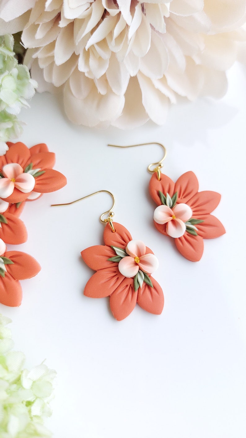 Pendientes boho naranja Pendientes de flores Arcilla polimérica Hecho en Irlanda imagen 3