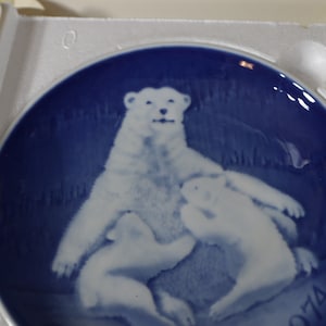 Kongelig Hofleverandor Copenhagen Porcelain B &G Porcelain 1974 Mothers Day Limited Edition Collectors Plate 9374/9371 6 inches