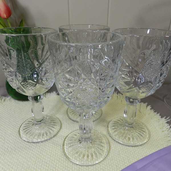 Libbey Hobstar Star of David Water Goblet. Set of 4 Elegantly Classic Hobstar Pattern Water Goblets. Very Vintage in age and appearance.