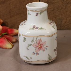 Vintage Andrea by Sadek Japanese Vase. Gorgeous White Porcelain with Pink Flowers and vines.