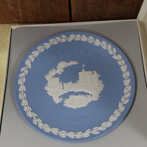 Wedgewood Blue Jasperware 1969 Commemorative Christmas plate Featuring Windsor Castle