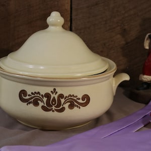 Village by Pfaltzgraff 2 Qt. 8 &quot; Round Covered Casserole Dish. 1970s