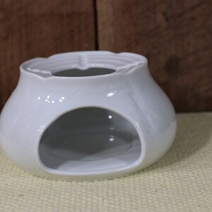 Dubarry by KAISER Ceramic Warmer Stand. White with Raised Flower Trellis Pattern.