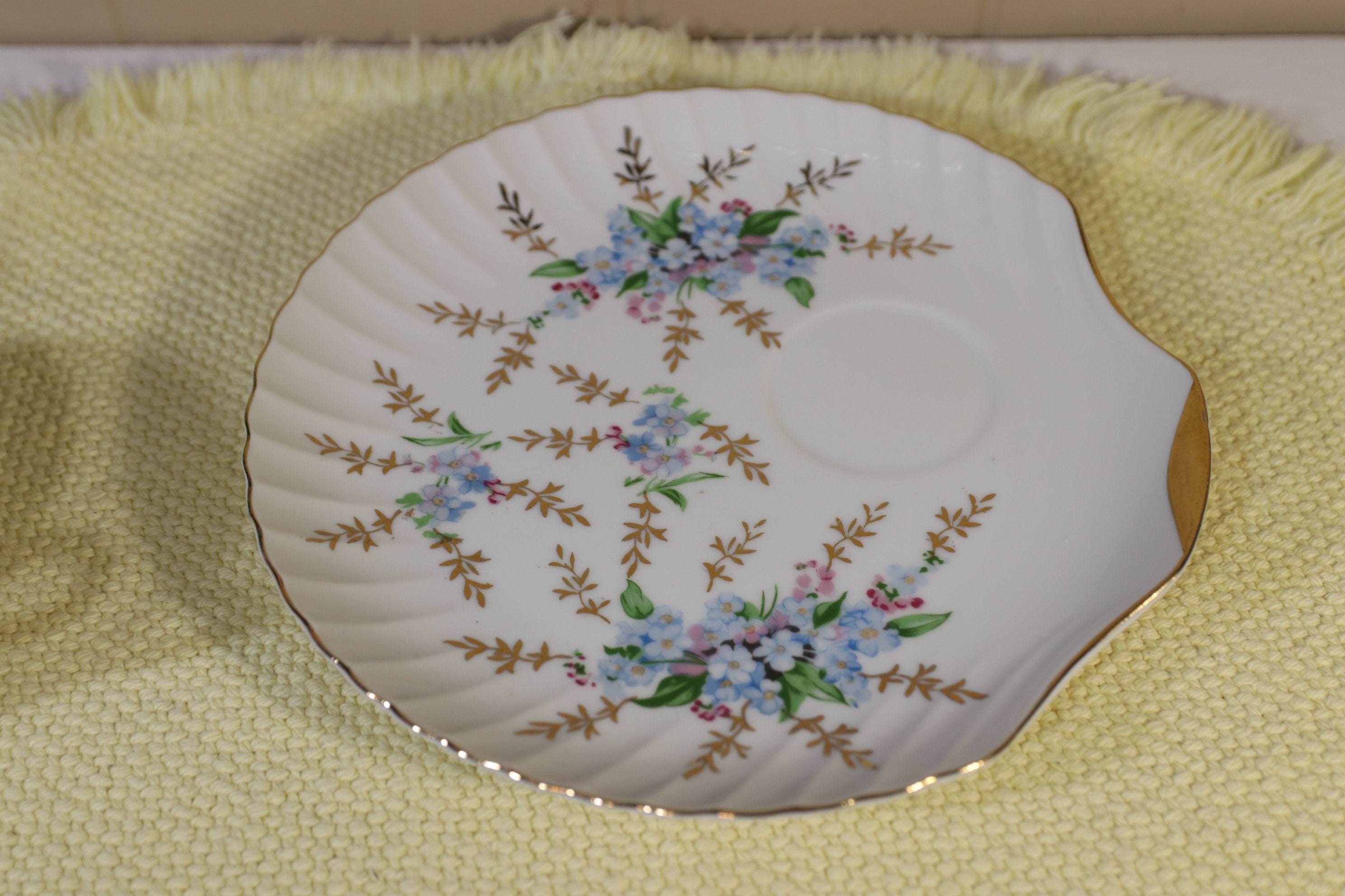 ✵・やまか・✵ YAM86 by Yamaka China, Blue Flowers, Pink & Gold Leaves