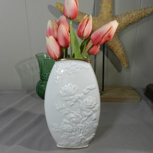 8&quot; Lenox &quot;Sculptural Rose Vase&quot;  Beautiful Vase of Cream Colored China  with Elegant Gold trim and Embossed Roses. 8&quot; tall