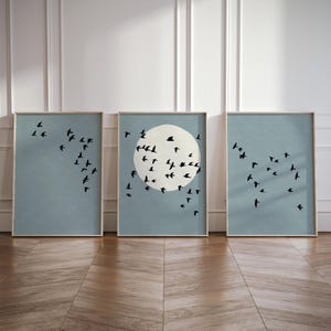 Japandi Trittico Wall Art Stormo di Uccelli Luna Piena, 3 Pezzi Stampe Minimaliste, Poster di ispirazione giapponese con sfondo blu, Arredamento Scandi Nordico