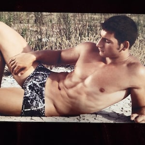 Mr. J. Huge most gorgeous tall man at the beach Shirtless male Bodybuilder speedo shirtless beefcake hunk Candid gay int photo Snapshot foto