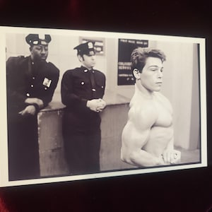Photograph Cute Handsome Man flexing muscles, Vintage muscular bodybuilder beefcake guy candid snapshot, Gay int picture printed c1990s foto