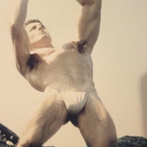 50s Blond muscular Vintage Bodybuilder Handsome Man hairy armpit Excellent physique beefcake jock gay int photo printed 1990 candid snapshot