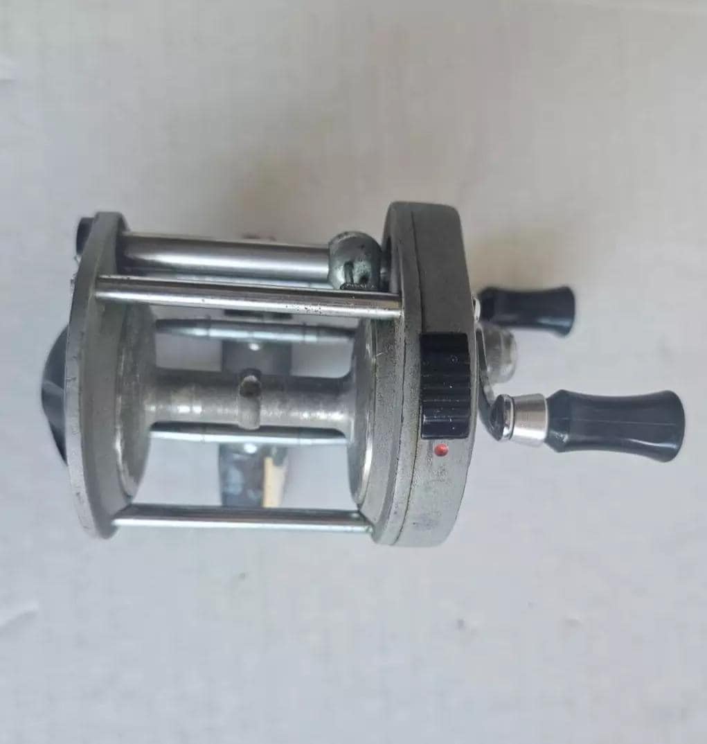 Vintage Pflueger Supreme Model 512 Bait Casting Fishing Reel