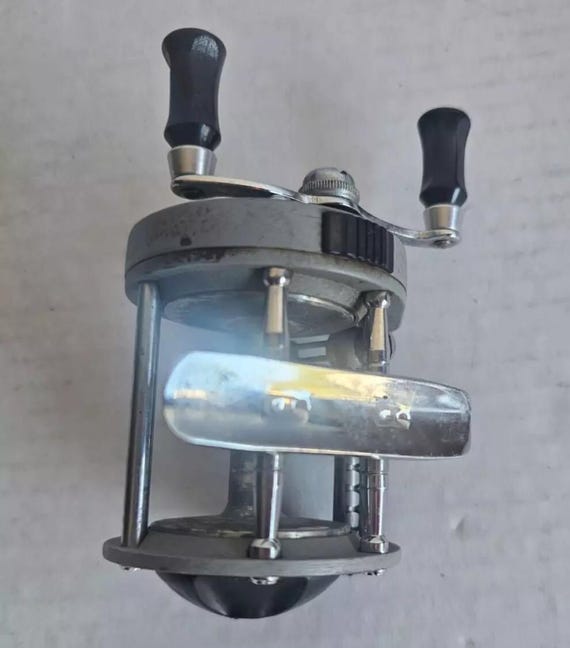 Vintage Pflueger Supreme Model 512 Bait Casting Fishing Reel