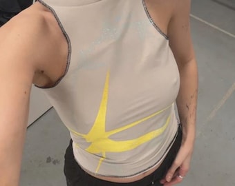 Handgefertigtes Gelbes Starburst Crop Top - Siebdruck-Ärmellose Weste Blumen gepunktetes Muster