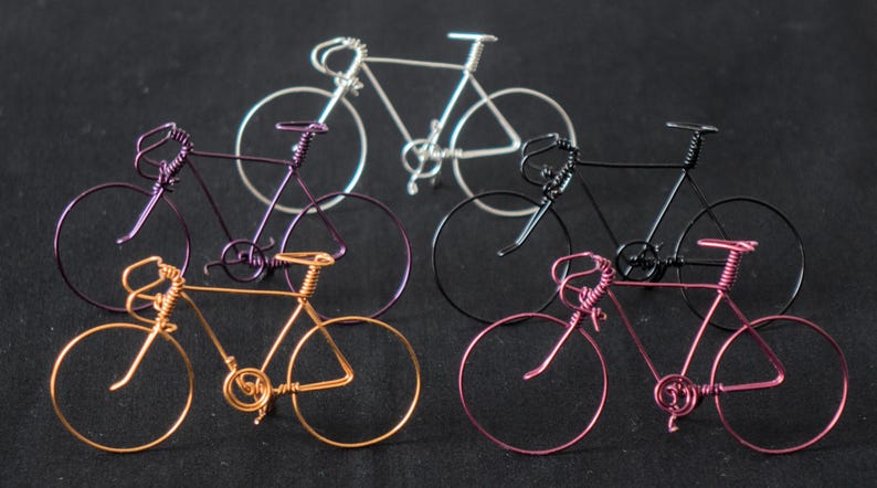 Bicicletas en miniatura hechas de alambre de plata: regalo perfecto para ciclistas. imagen 9