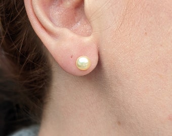 Clous d'oreilles en perles pêches