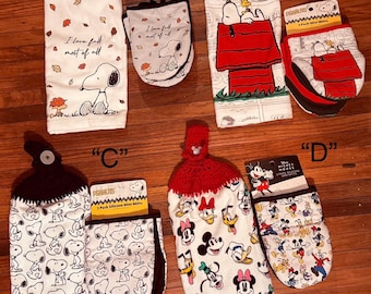 Hanging Towel With Mini Mitts Sets In Cartoon Character Patterns