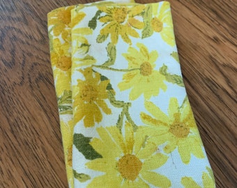 Set of 6 vintage cloth napkins flower print funky serving tableware settings yellow green dining table brown fun Set of 6 vintage cloth napkins flower print funky serving tableware settings yellow green dining table brown fun